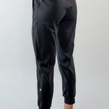 The Movement Jogger 26" in Black