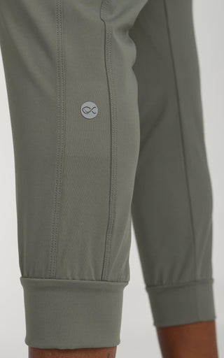 The Movement Jogger 26" in Castor Gray