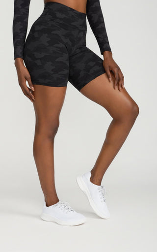 Bliss Biker Short 8" in Black Camo