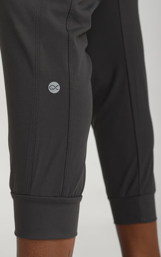 The Movement Jogger 26" in Dark Shadow