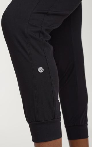 The Movement Jogger 26" in Black