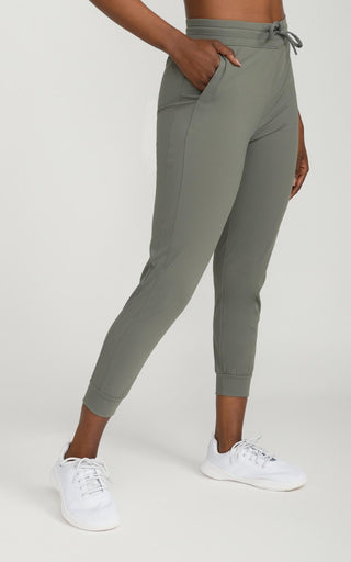 The Movement Jogger 26" in Castor Gray