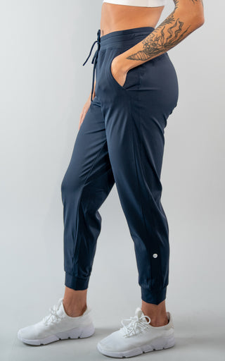 The Movement Jogger 26" in Mood Indigo