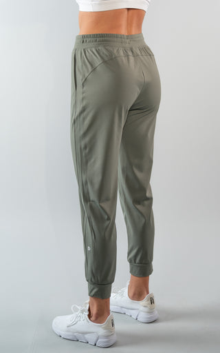 The Movement Jogger 26" in Castor Gray