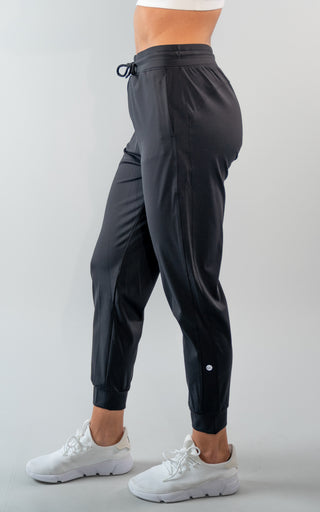 The Movement Jogger 26" in Black